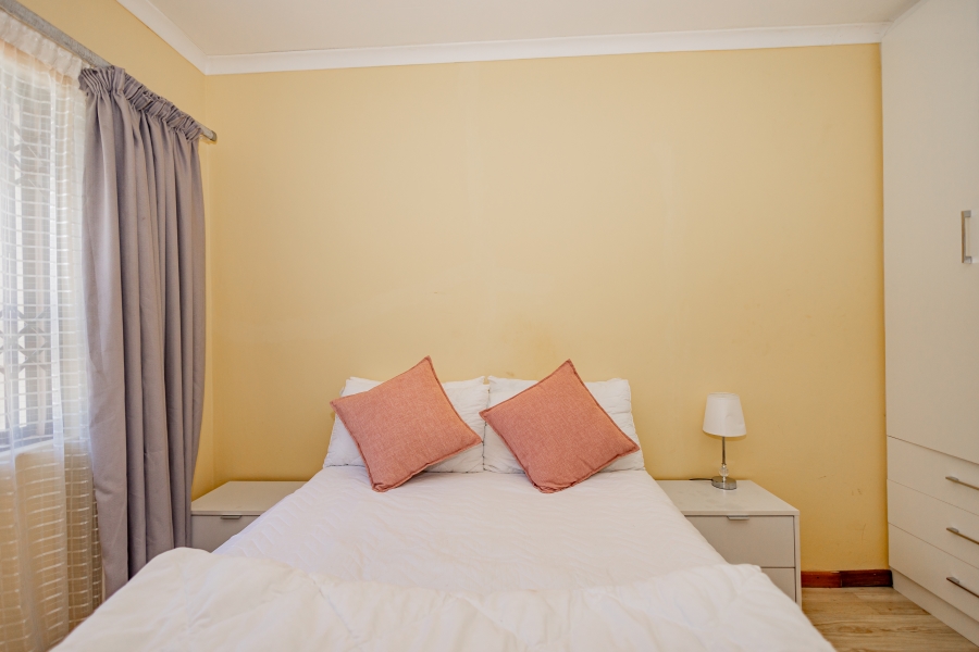 6 Bedroom Property for Sale in Sanddrift Western Cape